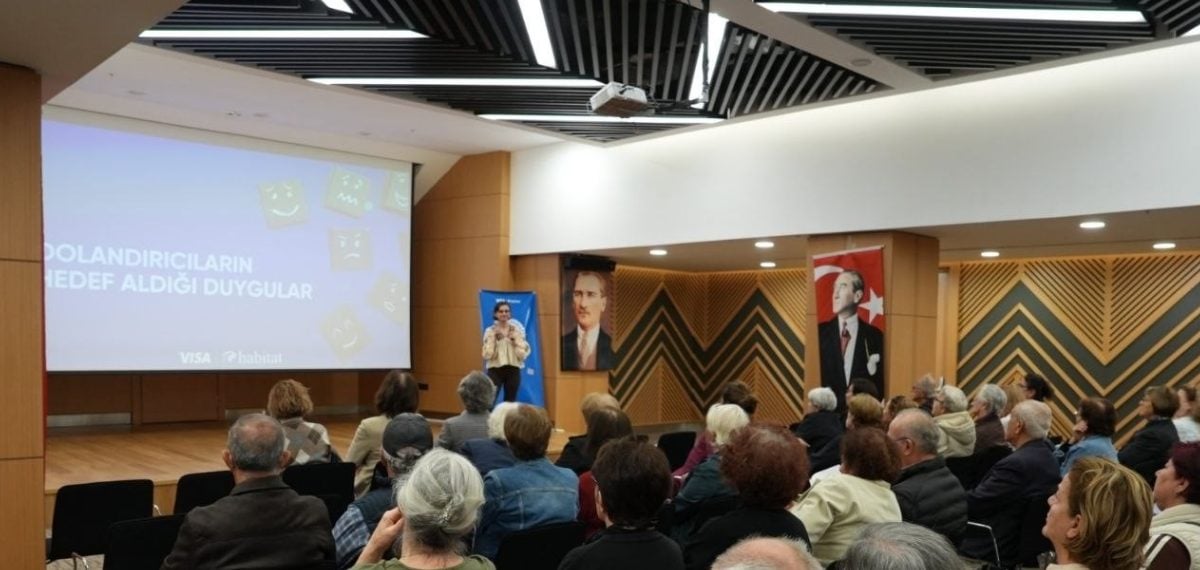 Denizli’de yaş almışlara dijital dolandırıcılığa karşı farkındalık eğitimi verildi