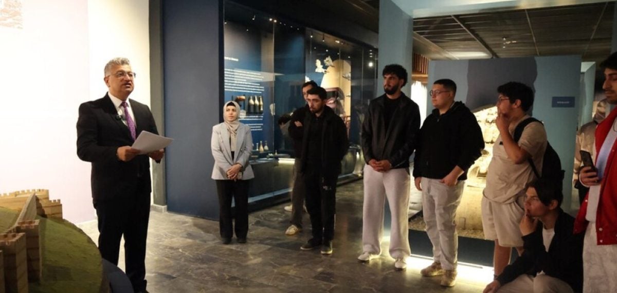 DPÜ Rektörü Kızıltoprak öğrencilerle Kütahya Müzesi’nde tarih dersi verdi