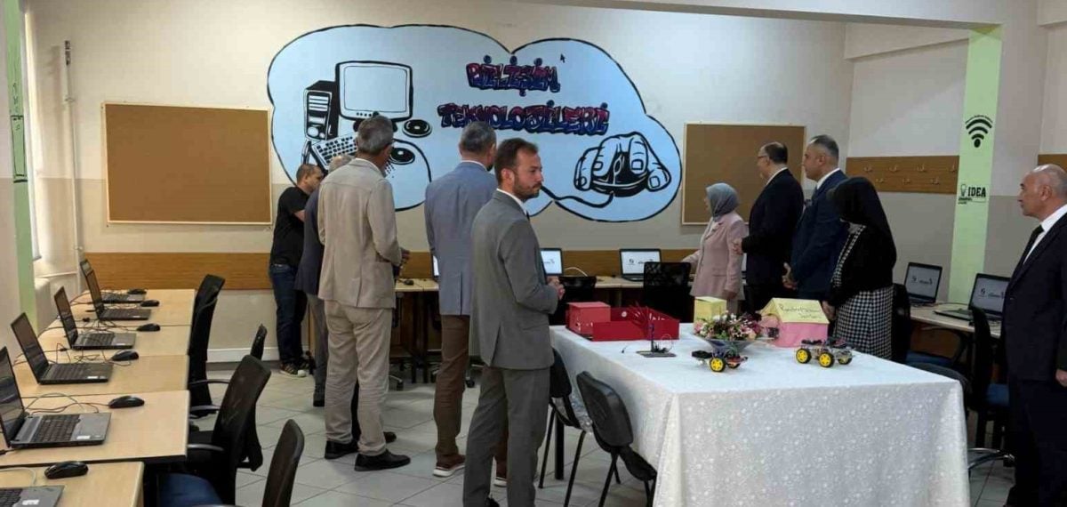 Düzce Üniversitesinden kız meslek lisesine teknoloji bağışı ve sürdürülebilirlik adımı