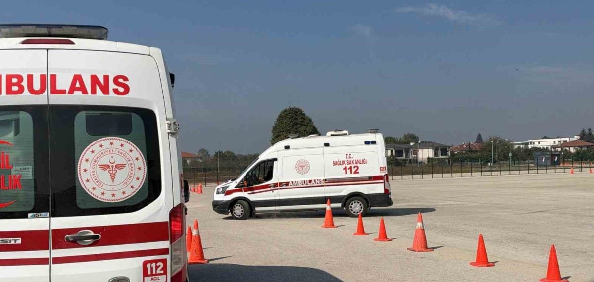 Düzce’de ambulans sürücülerine dört günlük sürüş güvenliği eğitimi düzenlendi