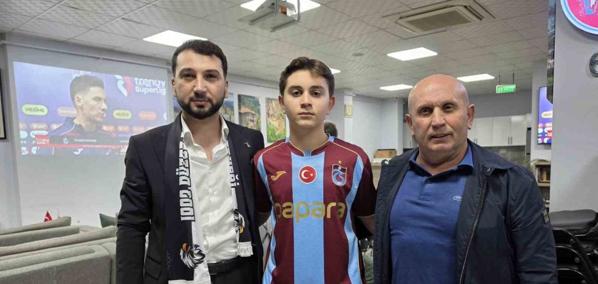 Düzce’de Trabzonspor ve Beşiktaş taraftarları dernekte dostluk mesajı verdi