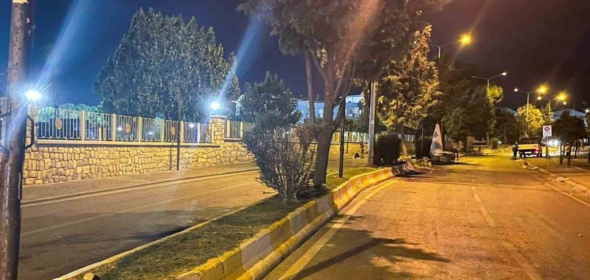 Efeler Belediyesi ekipleri semt pazarlarında gece temizliğiyle alanları yeniledi