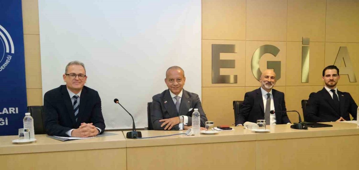 EGİAD panelinde fahri konsolosların ekonomik diplomasi rolü vurgulandı