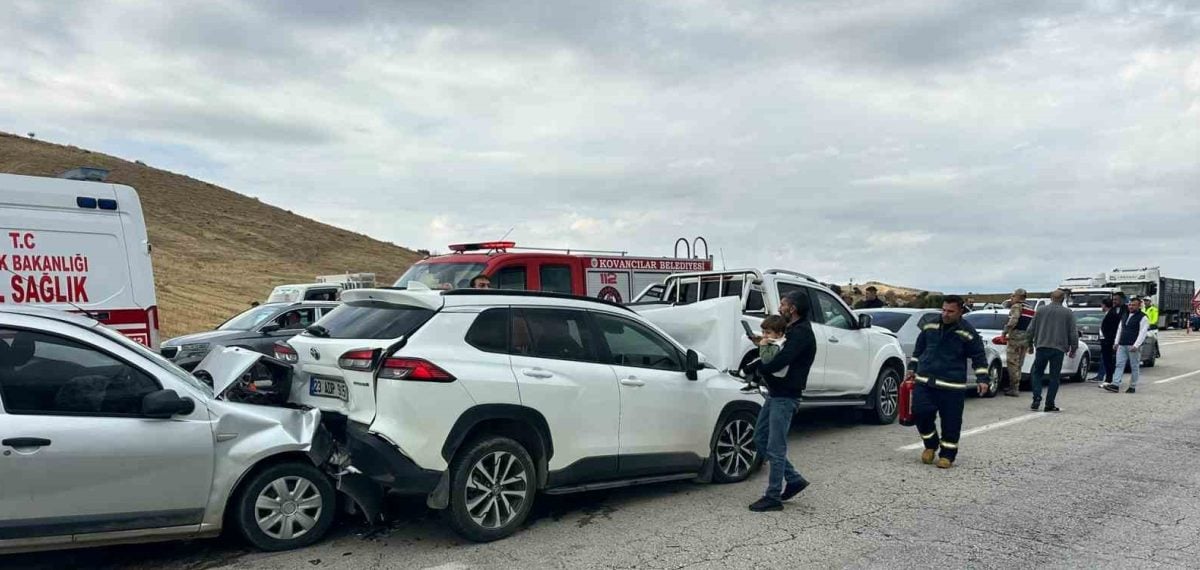 Elazığ konvoyunda zincirleme kaza ve milletvekili doktorun ilk müdahalesi