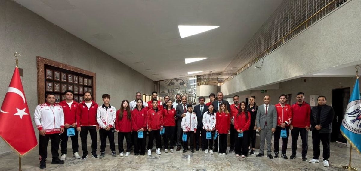 Erzincan’da dereceye giren sporcular Belediye Başkanı Bekir Aksun’la buluştu