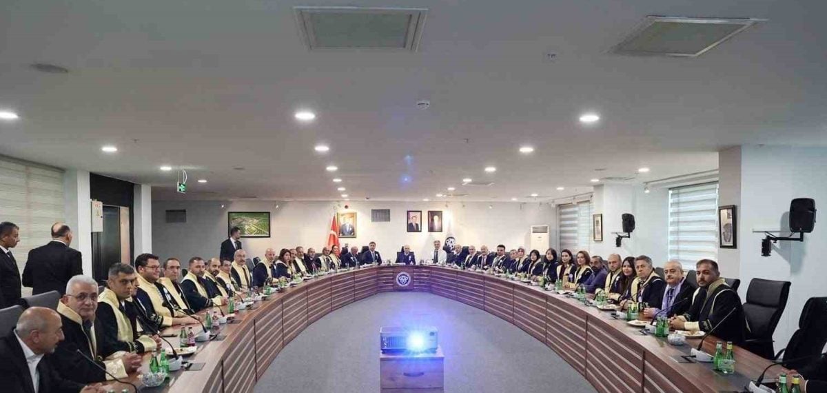 Erzincan’da EBYÜ’nün durumu ve gelecek hedefleri Binali Yıldırım’la değerlendirildi