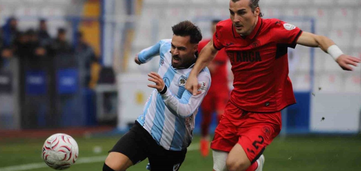 Erzurumspor FK sahasında Çorum FK karşısında ilk yarıyı 0-1 geride kapattı