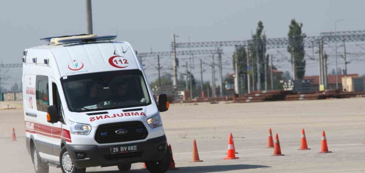Eskişehir’de ambulans sürücülerine kontrollü sürüş eğitimi ve kadınların öne çıkması