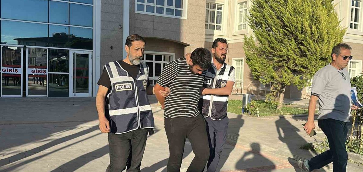 Ev içerisinde darp sonrası sırtından av tüfeğiyle vuruldu ve hayatını kaybetti