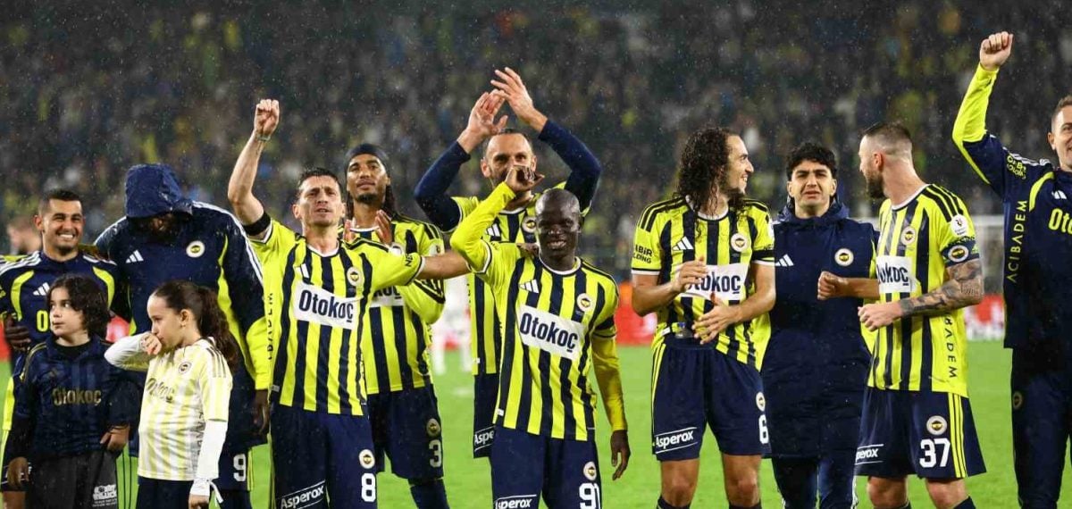 Fenerbahçe Alanyaspor’u 3-0 mağlup ederek ligde üçüncü galibiyetini aldı