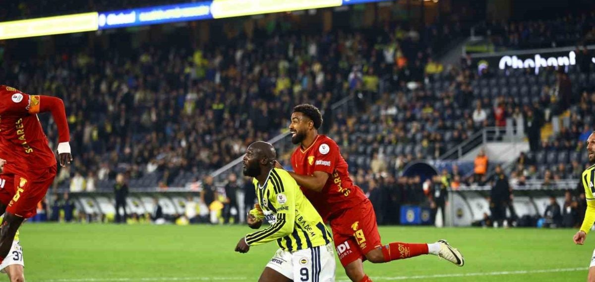 Fenerbahçe evinde Göztepe’ye 2-1 mağlup oldu