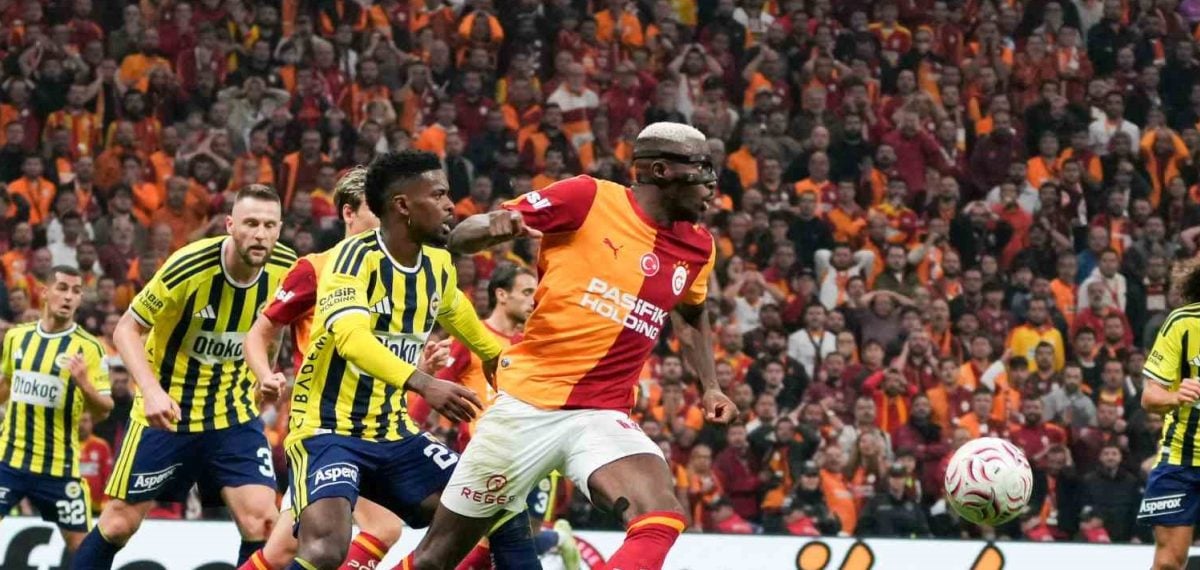 Galatasaray sahasında Fenerbahçe’yi 2-1 yenerek derbiyi kazandı
