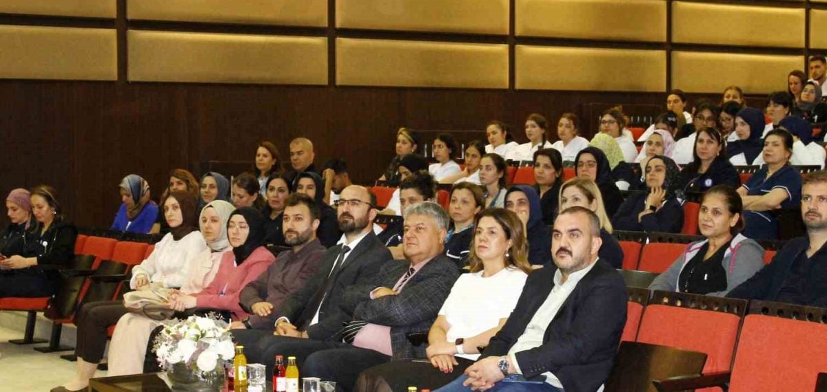 GAÜN Hastanesi’nde emzirme sempozyumu ile anne sütü önemi vurgulandı