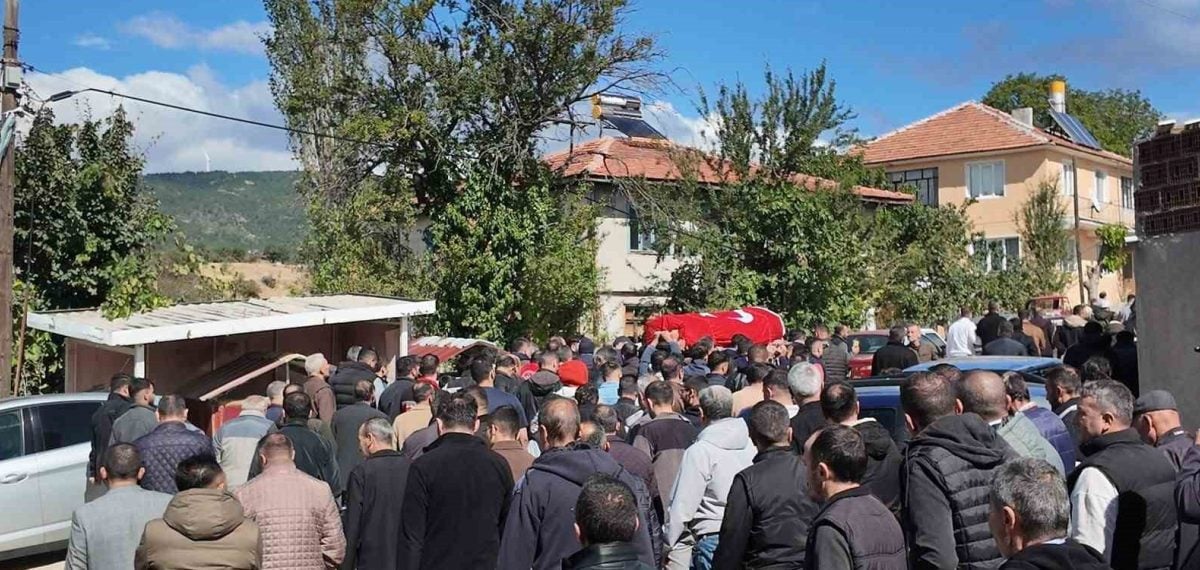 Gedizli madenci İsa Olcay gözyaşlarıyla Gökler beldesinde toprağa verildi