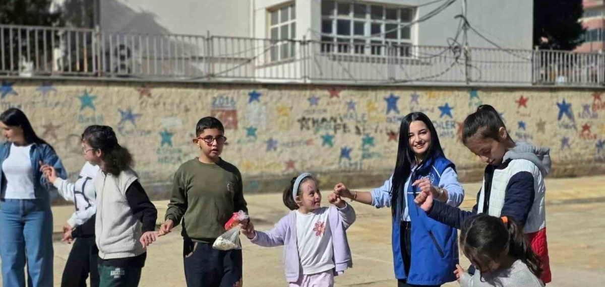 Gençlik Merkezi ekipleri özel eğitim öğrencilerine neşeli etkinlik düzenledi