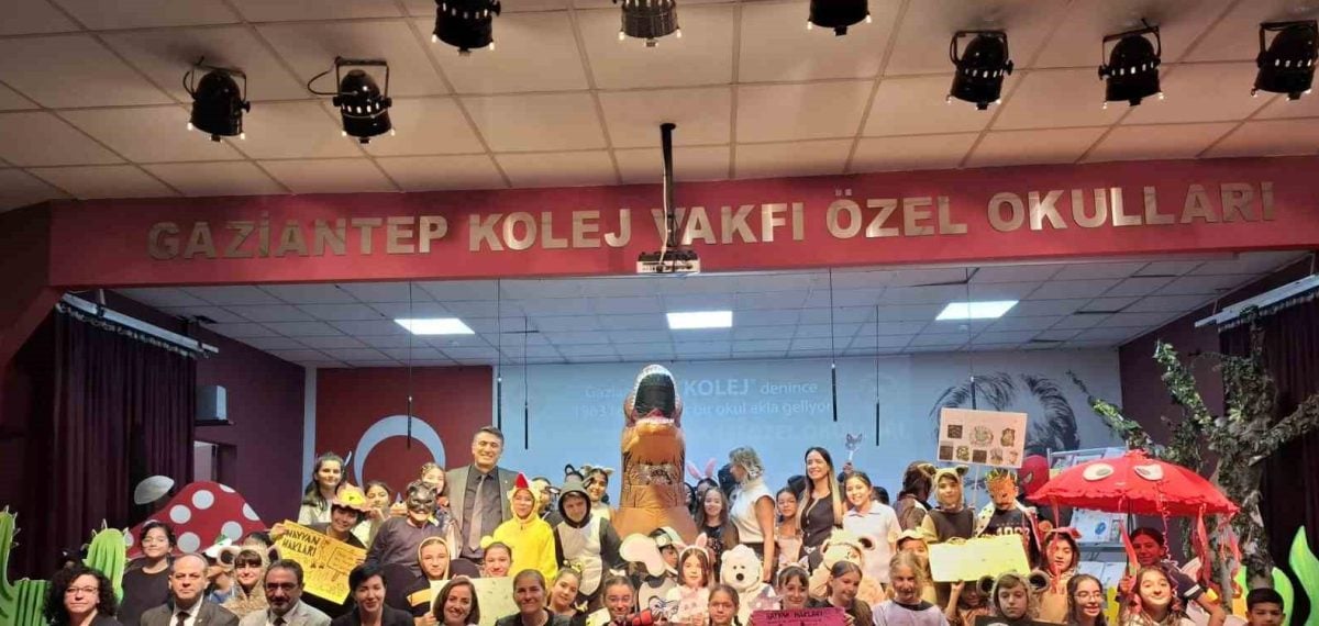 GKV öğrencileri hayvanların yaşam hakkı için sahnede farkındalık yarattı
