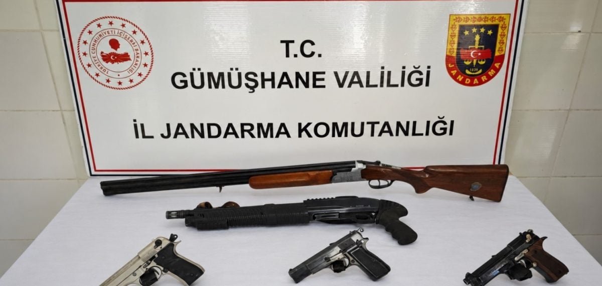Gümüşhane’de iki köyde yapılan operasyonda çok sayıda ruhsatsız silah ve kaçak madde ele geçirildi