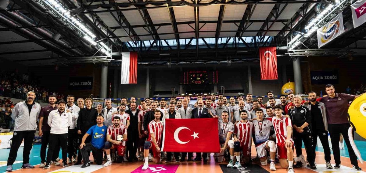 Halkbank, Giganci Siatkowki’da Spor Toto’yu 3-2 yenerek üçüncü oldu
