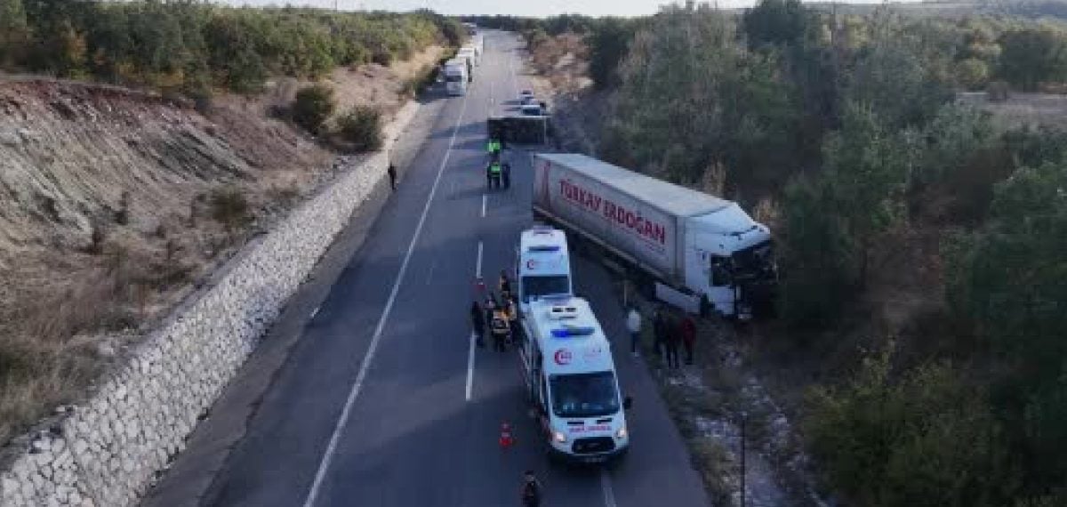 Hamzabeyli yolunda tır ile kamyonetin çarpışması sonucu 4 kişi yaralandı