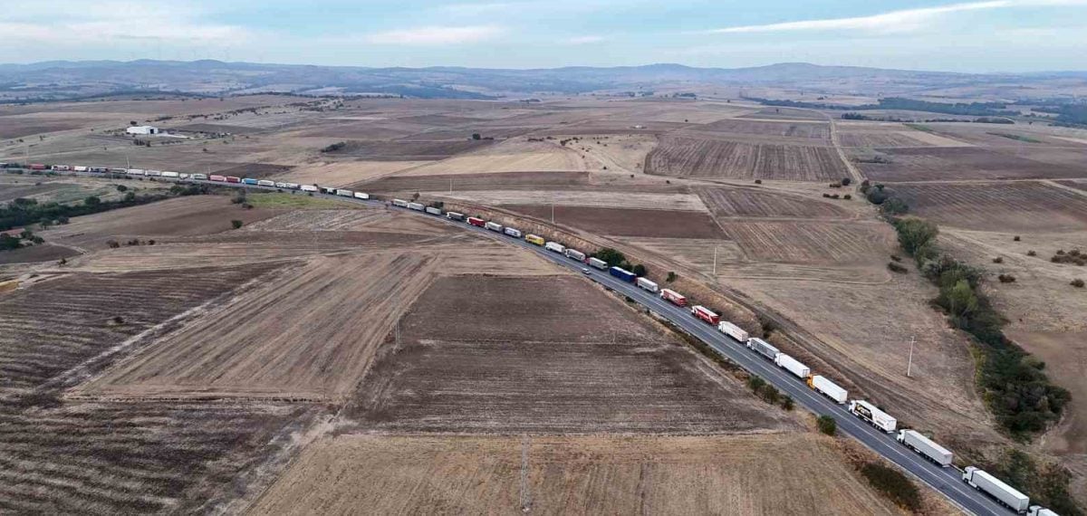 Hamzabeyli’de 37 kilometrelik tır kuyruğu sürücüleri mağdur etti