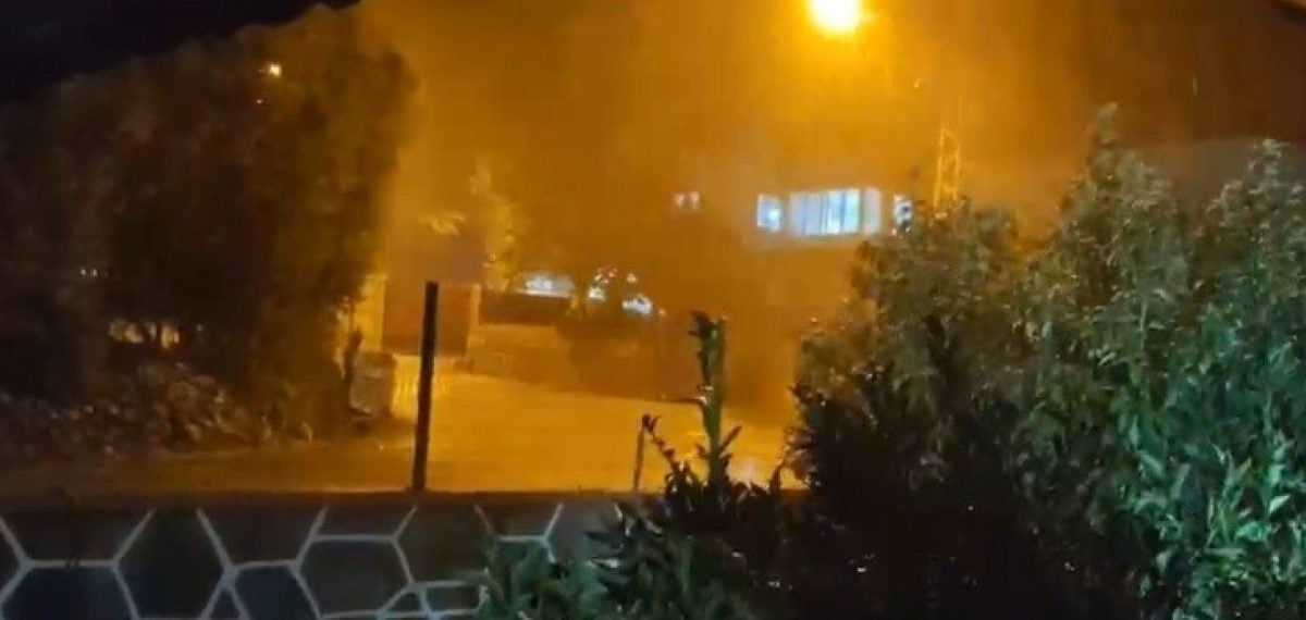 Hatay kırsalında akşam saatlerinde etkili dolu araçlarda maddi hasar