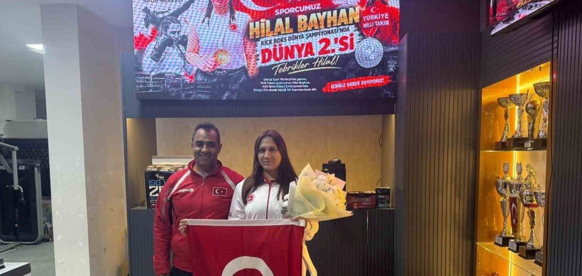 Hilal Bayhan milli formayla +70 kiloda dünya ikincisi oldu