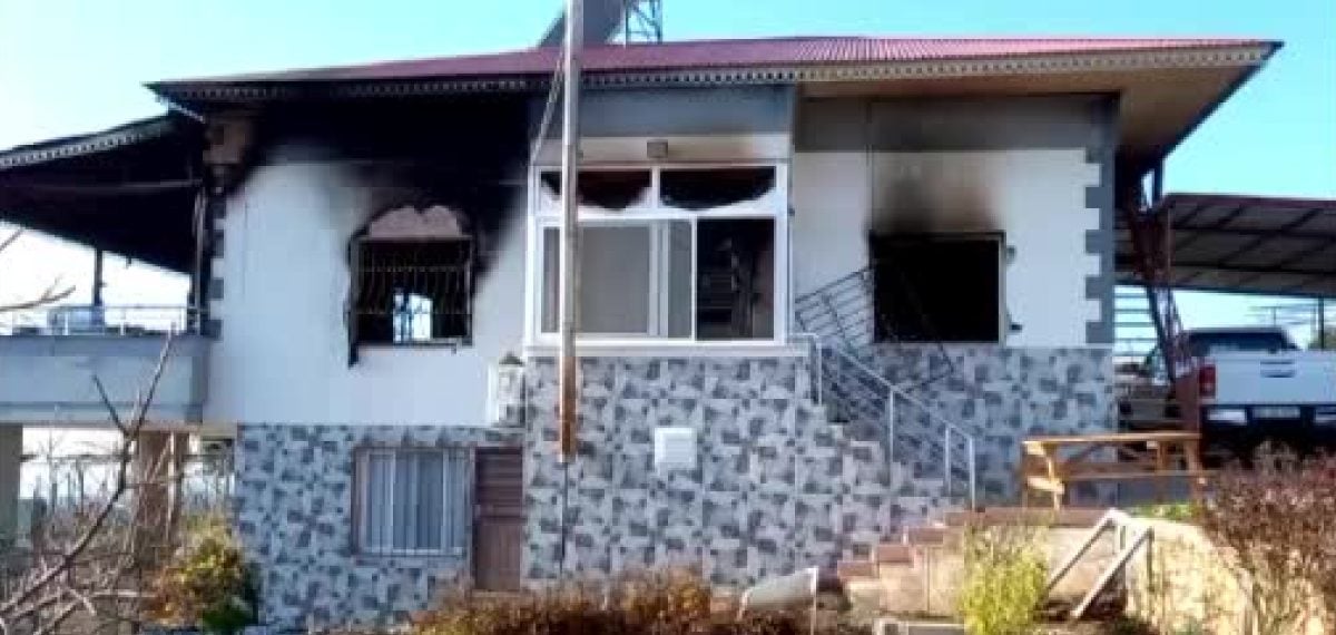 İddialara göre evde öldürüp eşyaları çaldı ve evi ateşe verdi