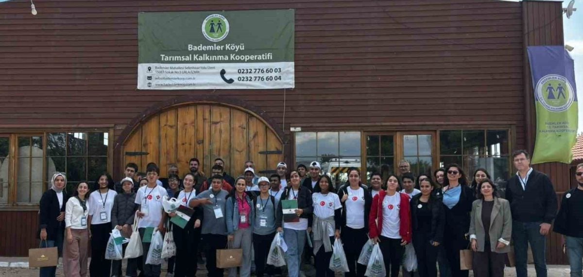 İEÜ kampüsünde özel gereksinimli gençler meslekleri deneyimleyerek keşfetti