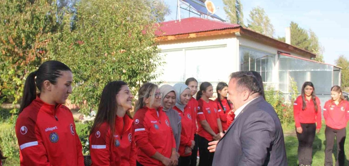 İşitme engelli kadın güreş milli takımı Sivas kampını tamamladı