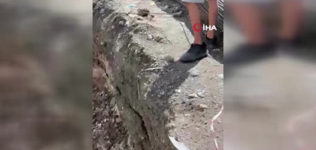 İskenderun’da güvenlik önlemi alınmayan inşaat temeline düşen yaşlı adam yaralandı