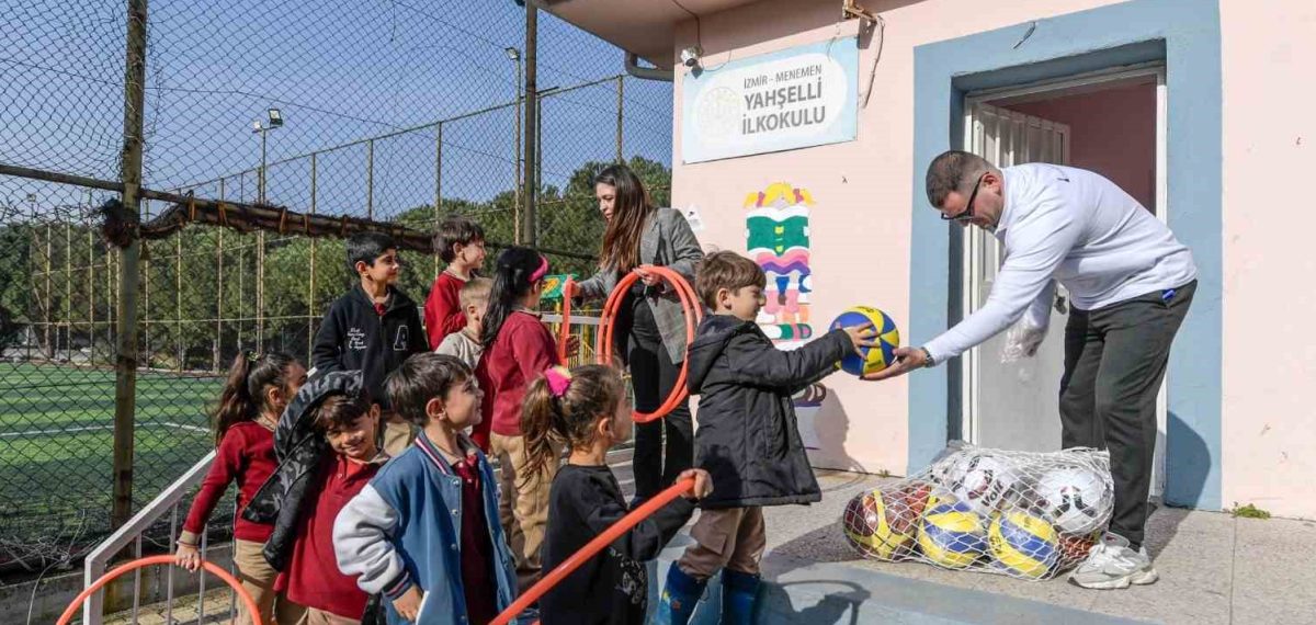 İzmir Büyükşehir 1.550 okula 37 milyon TL değerinde spor malzemesi dağıtıyor