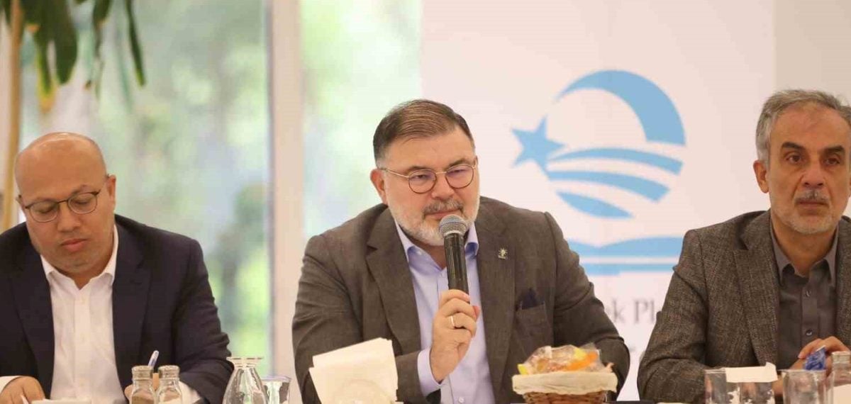 İzmir’de eğitim altyapısı güçlendi öğretmen ve sınıf sayıları arttı