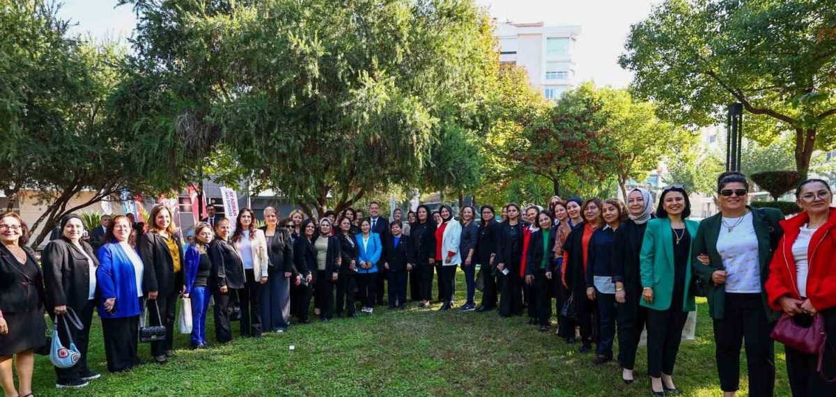 Kadın muhtarlar Manisa’da sosyal belediyecilik taleplerini dile getirdi