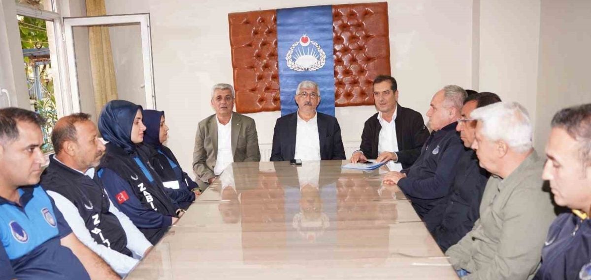 Kahta Belediye Başkanı Hallaç zabıta ile hizmet ve koordinasyon toplantısı yaptı