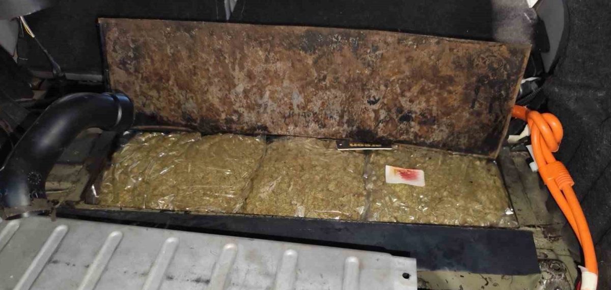 Kapitan Andreevo’da aracın aküsüne gizlenmiş 4 kilo 560 gram esrar ele geçirildi