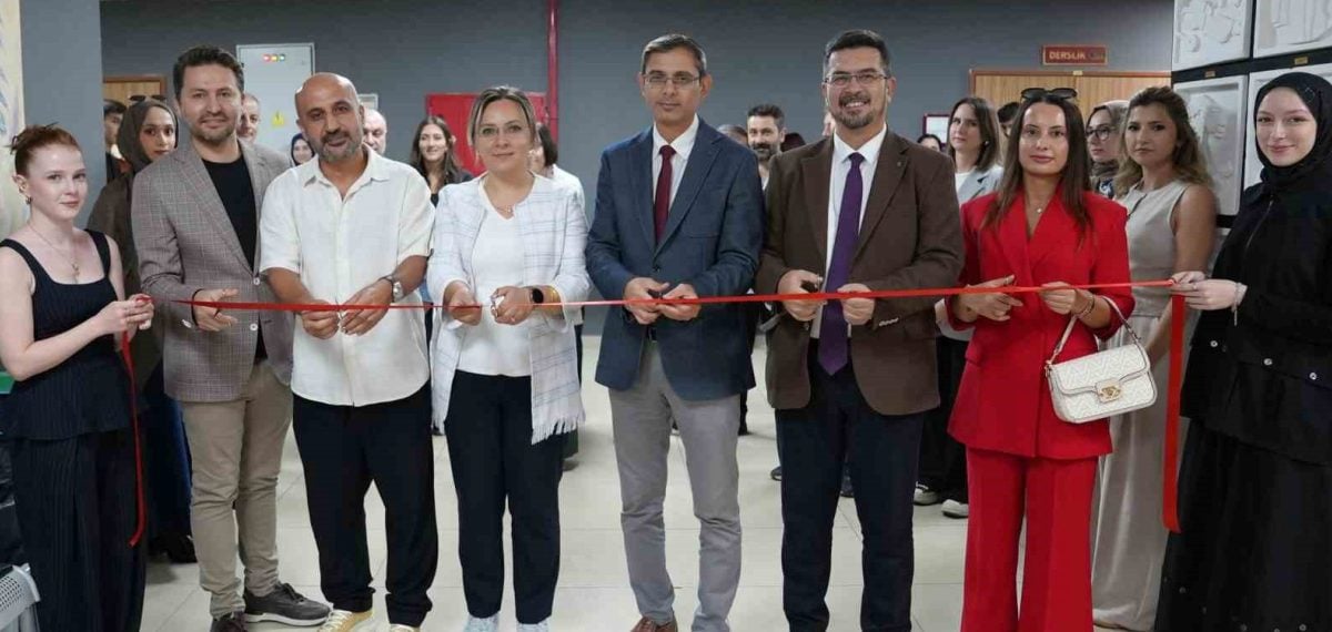 Karabük Üniversitesi Endüstriyel Tasarım Öğrencilerinin Yıl Boyu Çalışmaları Sergilendi