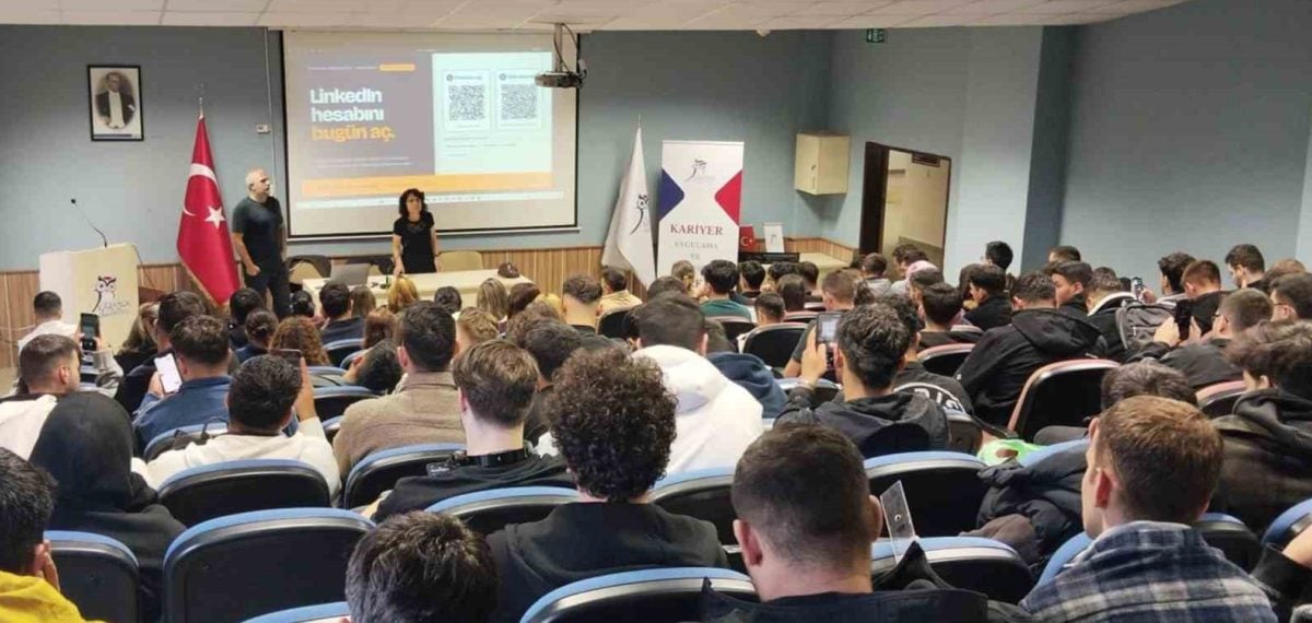 Karabük Üniversitesi oryantasyon programlarıyla yeni öğrencilere rehberlik sundu