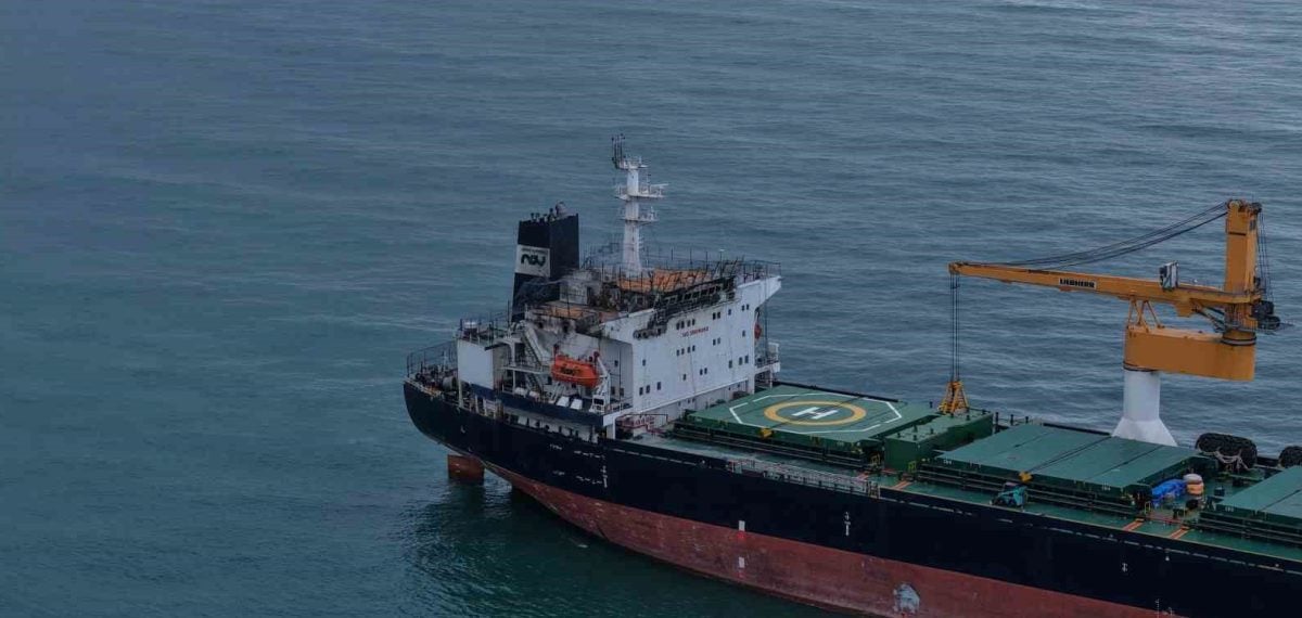 Karadeniz’de dron saldırısına uğrayan kuru yük gemisi Trabzon açıklarında görüldü