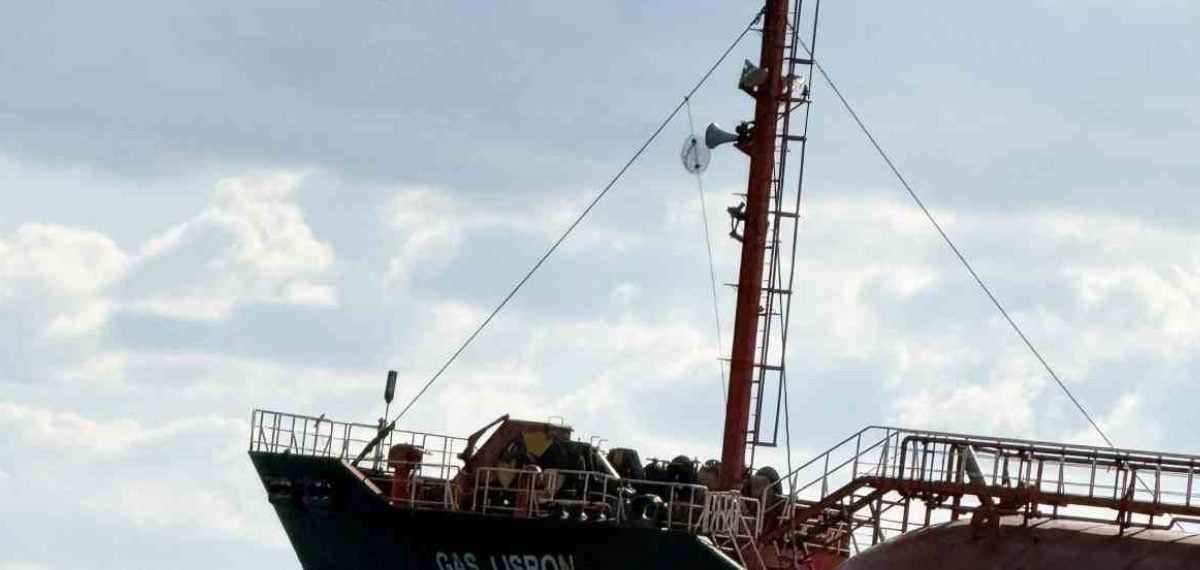 Karadeniz’de saldırıda hasar gören LPG tankeri İstanbul açıklarında demirlendi