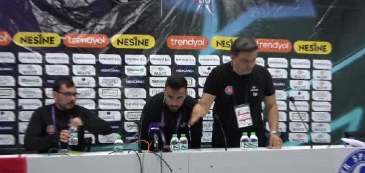 Karagümrük 10 kişiyle önde götürdü ancak sahadan 1-1 beraberlikle ayrıldı