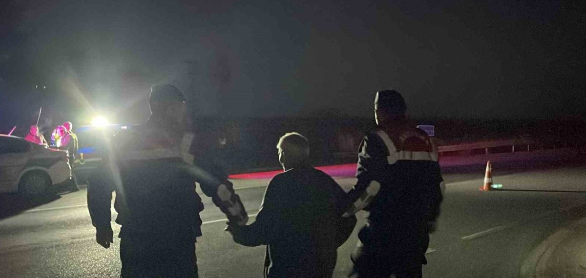 Karaman’da kavşak çarpışması sonrası 81 yaşındaki sürücü jandarma tarafından korundu