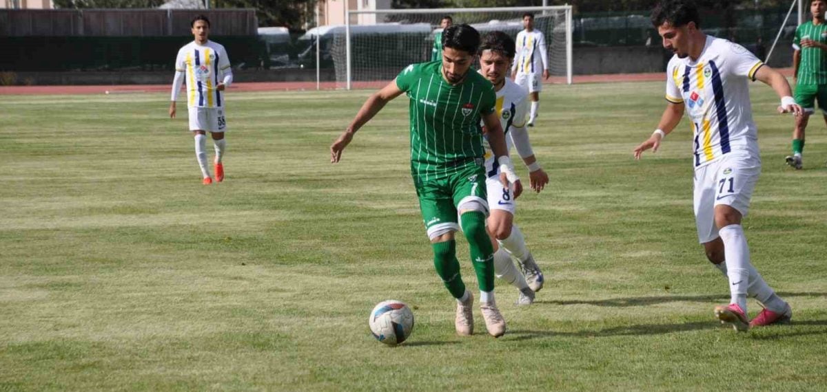 Kars 36 Spor sahasında Fatsa Belediyespor’u 1-0 yenerek kupada tur attı