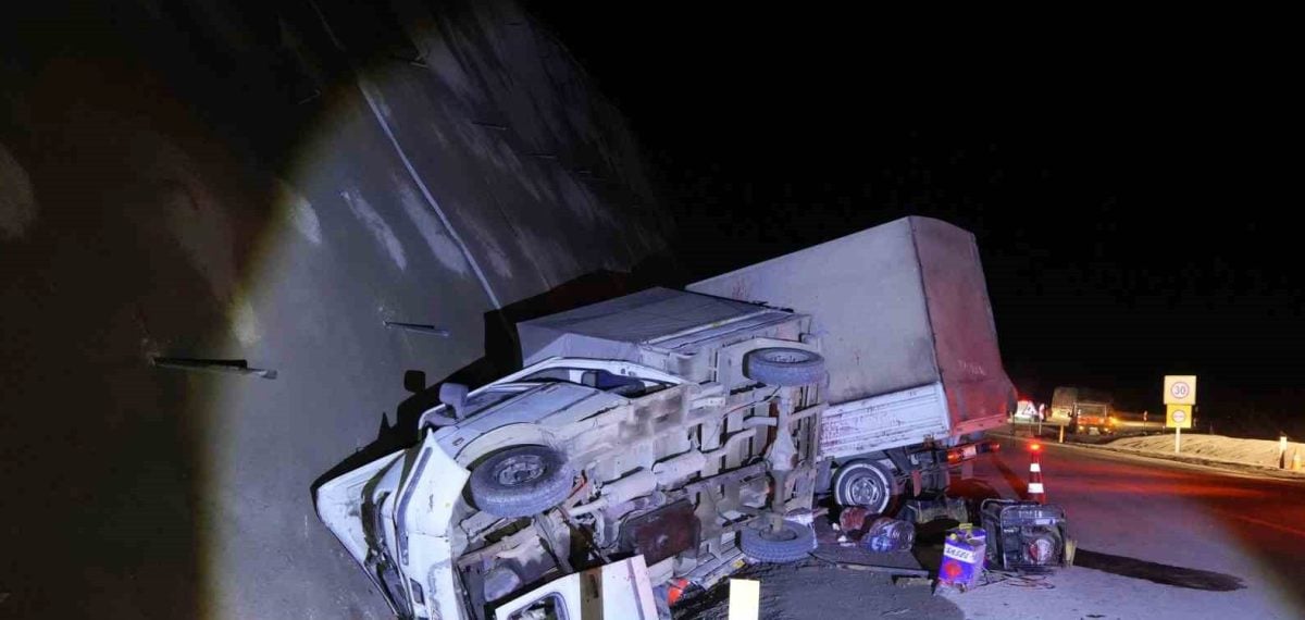 Kastamonu Ilgaz Dağı geçidinde iki kamyonetin çarpışması sonucu 9 kişi yaralandı