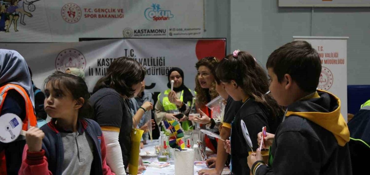 Kastamonuda İstiklal Yolu Bilim Şenliği öğrencilerle bilimi buluşturdu