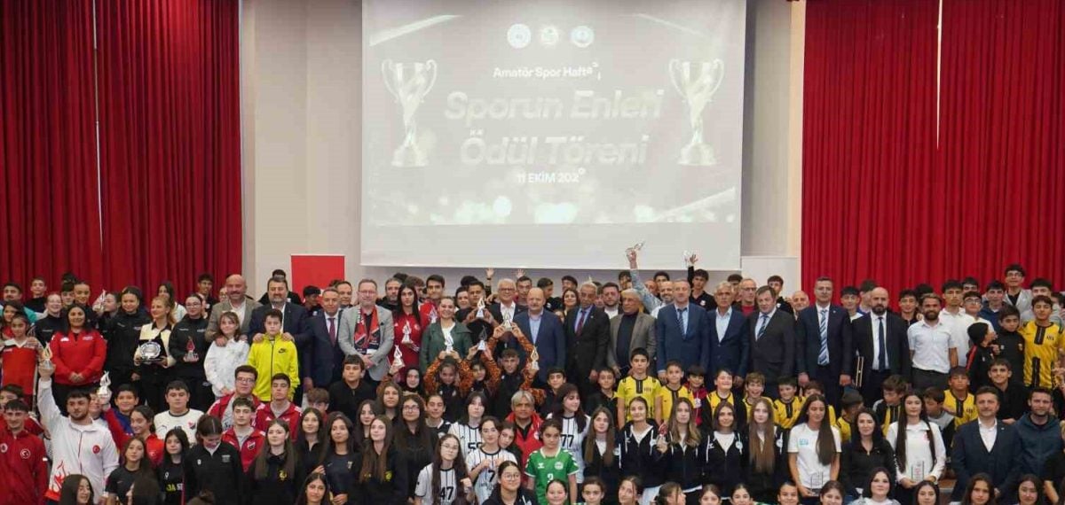 Kastamonu’da yılın başarıları ödüllendirildi: 42 sporcu 12 takım