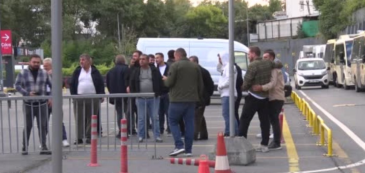 Kayaşehir-Şirinevler minibüs esnafı kontak kapatarak metro mağduriyetini protesto etti