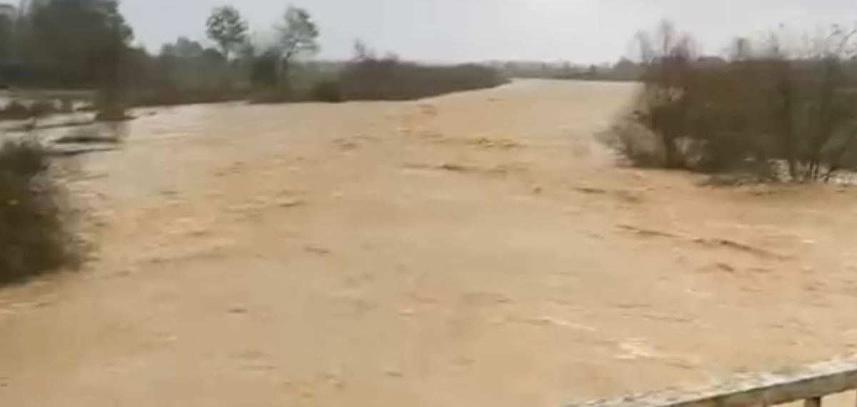 Kaynarca Uzakkışla’da sağanak yağış tarım arazilerini su altında bıraktı