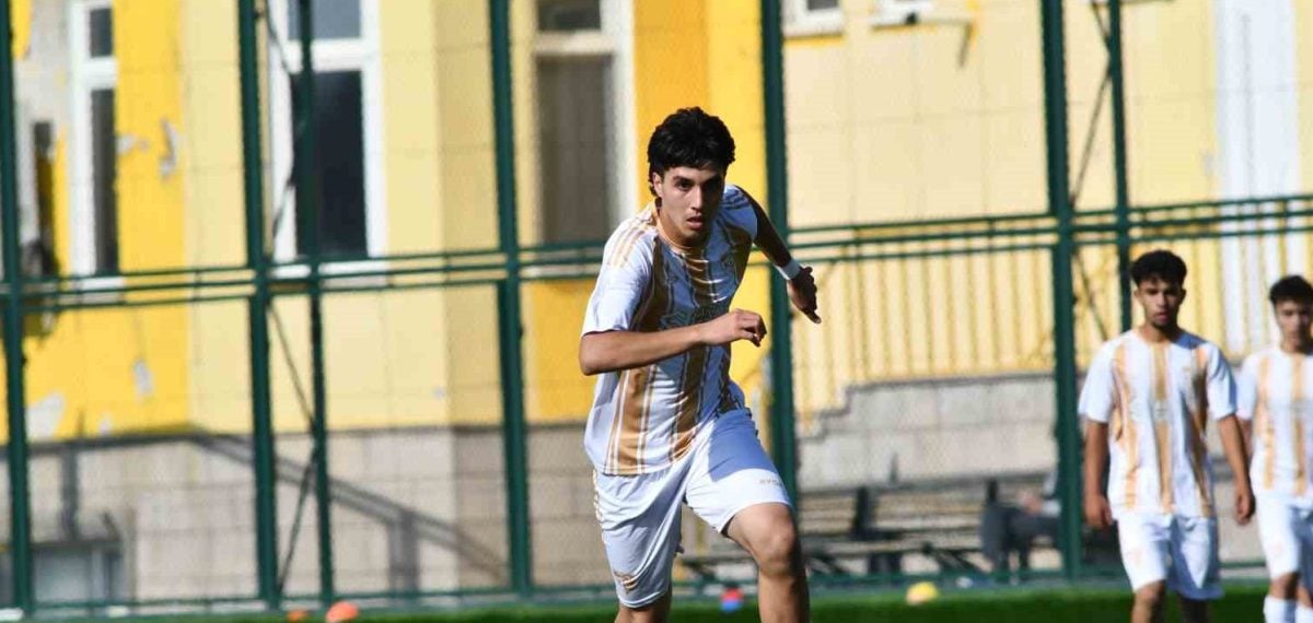 Kayserispor U19’un 16 yaşındaki yıldızı 4 maçta 10 gole katkı sağladı