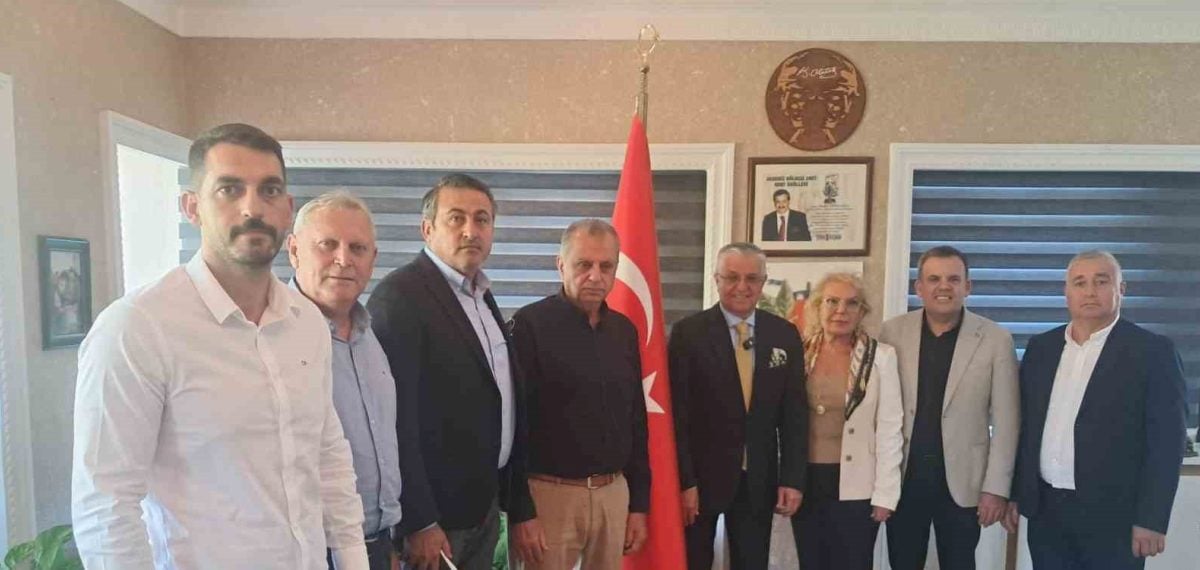 Kemer Belediye Başkanı Topaloğlu ve 8 Meclis Üyesi CHP’den İstifa Etti
