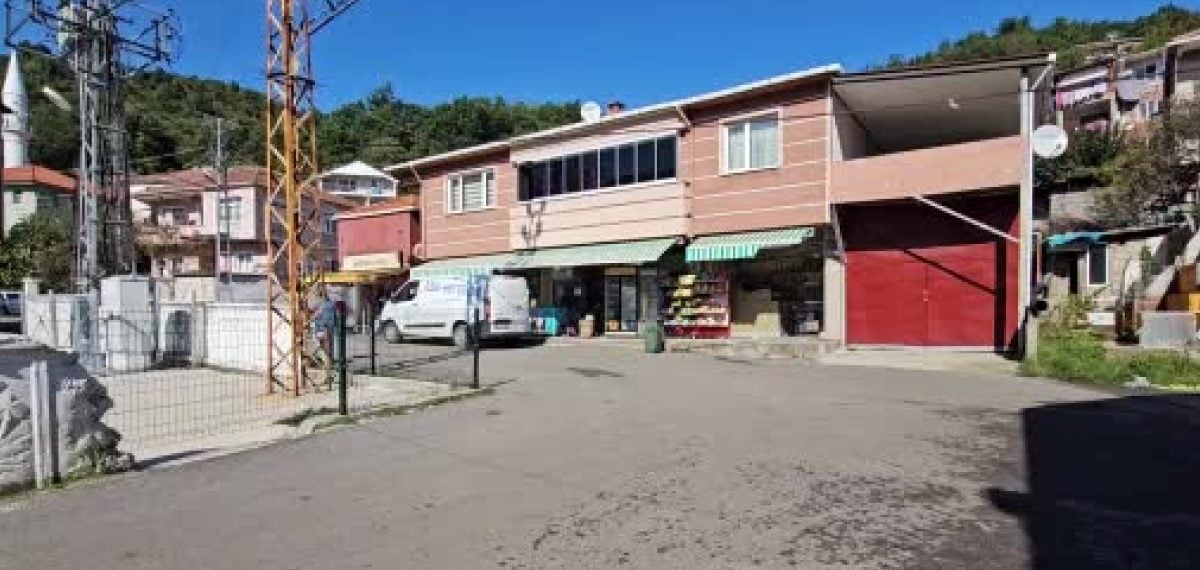 Kilimli’de boşanma tartışmasında silahlı saldırı iki kişiyi ağır yaraladı